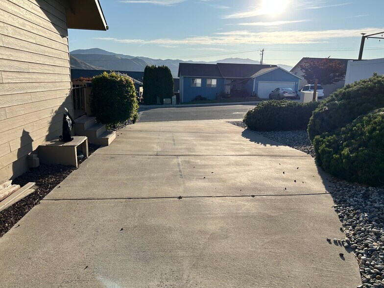 2nd Driveway with RV Hookup - 632 S Lawler Ave