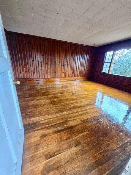 Building Photo - 204 S West St