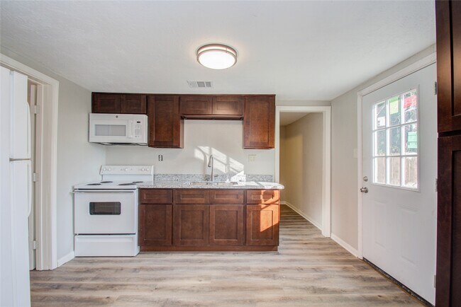 Building Photo - 1051 W Little York Rd