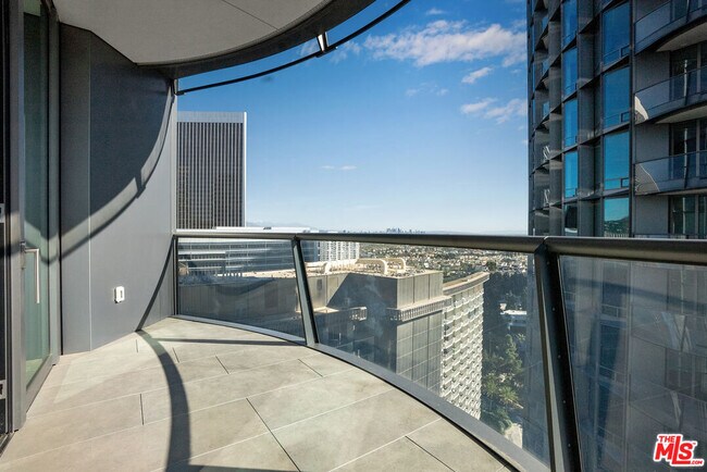 Building Photo - 211 Elm Ct