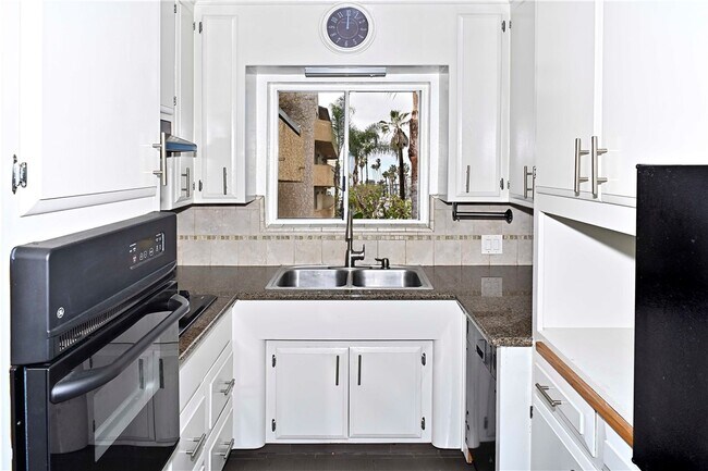 Building Photo - 1250 E Ocean Blvd