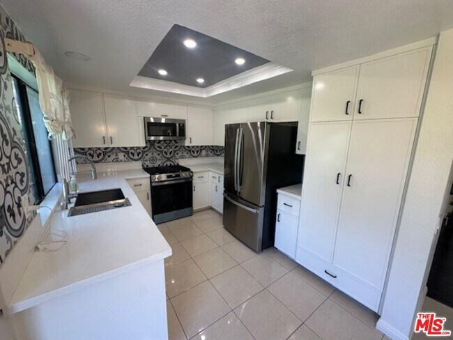 Building Photo - 6501 Bradley Pl