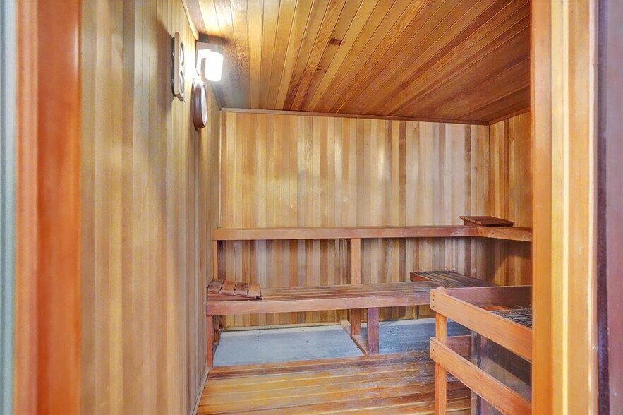 Building Photo - 610 W Las Olas Blvd