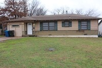 Building Photo - 3800 Woodside Dr