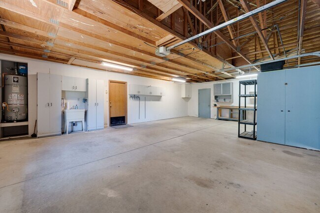 Building Photo - Bright and Stylish 4BD/2BA Home with 3 Car...