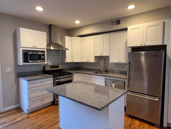 Building Photo - 222 4th St