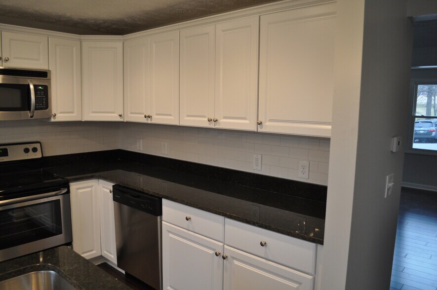 Kitchen - 1019 Cottonwood Ct.