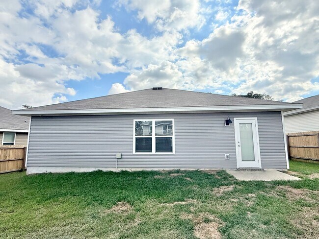 Building Photo - Modern 3-Bedroom Home in Bridlewood