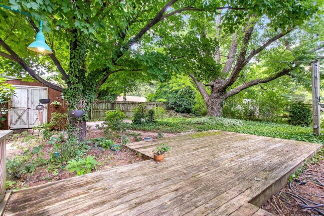 Building Photo - 200 N Grove Ave