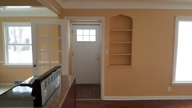 Building Photo - 4214 Verona Rd