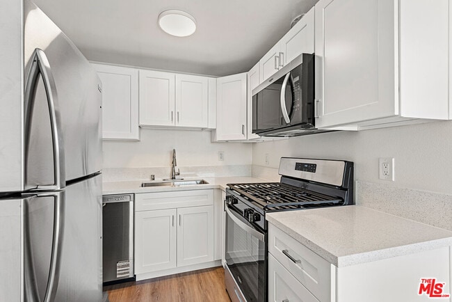 Building Photo - 836 Ashland Ave