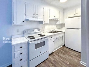 Building Photo - 5001 Alan Dr
