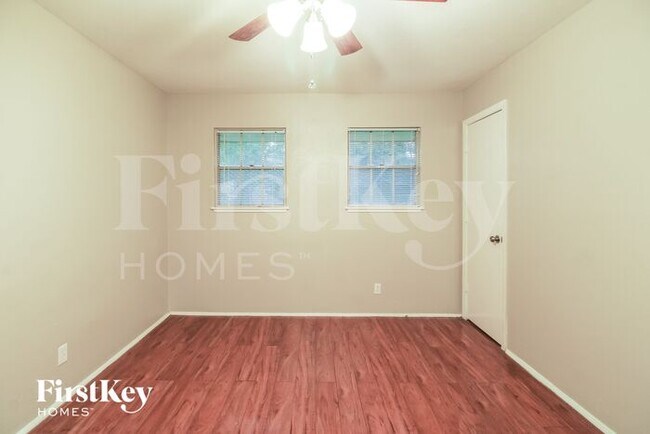 Building Photo - 4415 Akard St