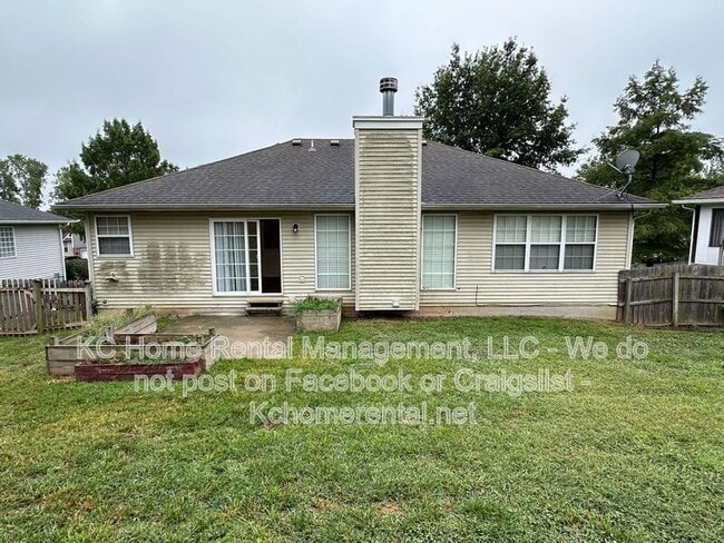 Building Photo - 625 NW Rosaceae Dr