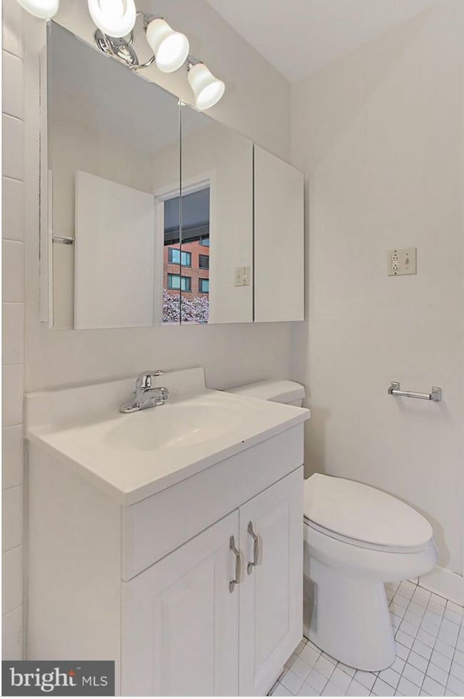 Building Photo - Charming & Spacious One Bedroom at River Place South