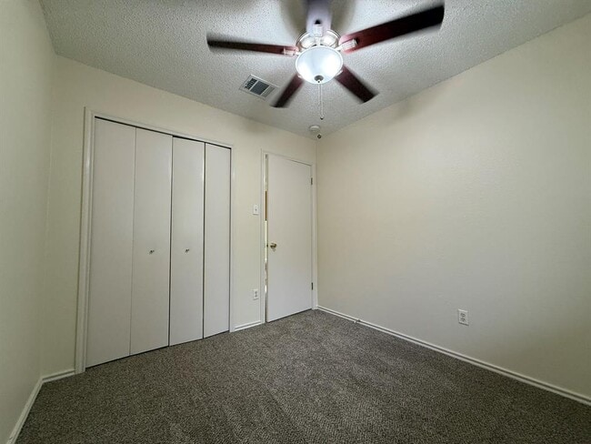 Building Photo - 2304 Granberry Dr