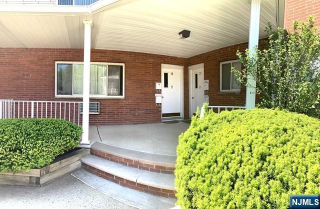 Building Photo - 1319 Anderson Ave Ave