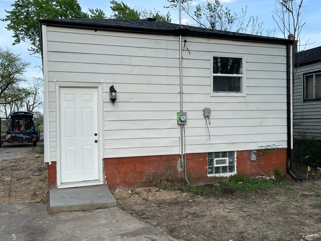 Building Photo - 2240 Pierce St
