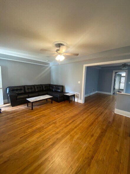 Building Photo - 2413 E Genesee St