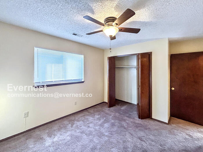 Building Photo - 2617 E Uintah St