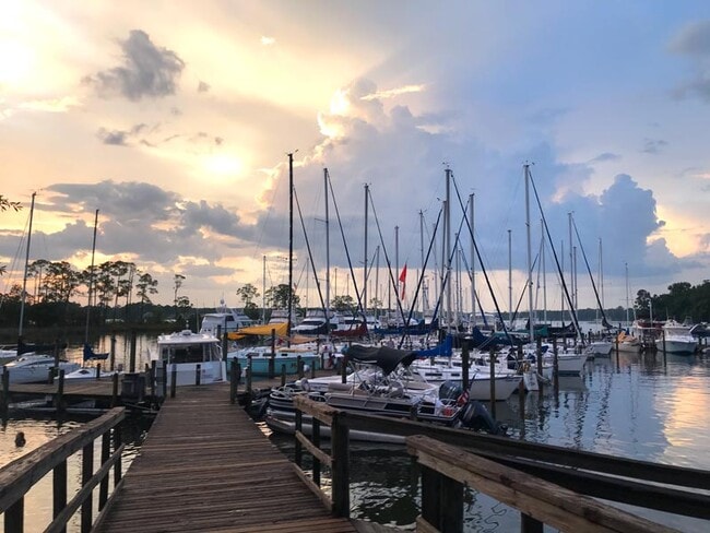 Building Photo - 1615 Chadwick Ln