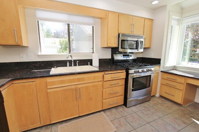Building Photo - Premier End-Unit Condo in River Run