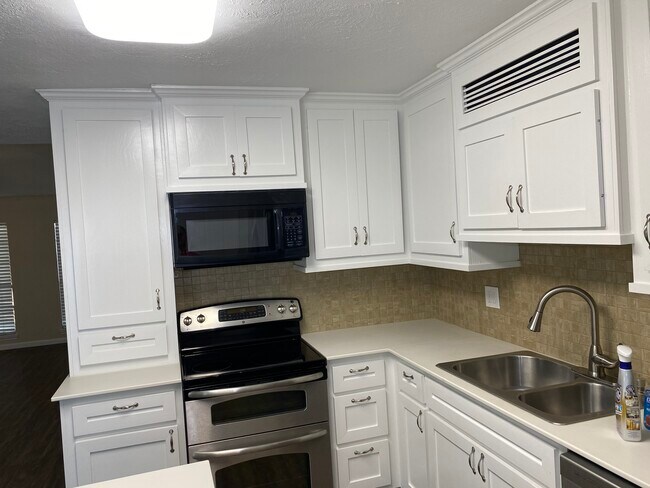 Building Photo - 5702 Golden Grove Ln