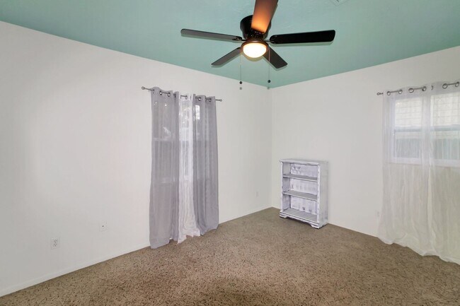 Building Photo - South Venice Annual Home for Rent