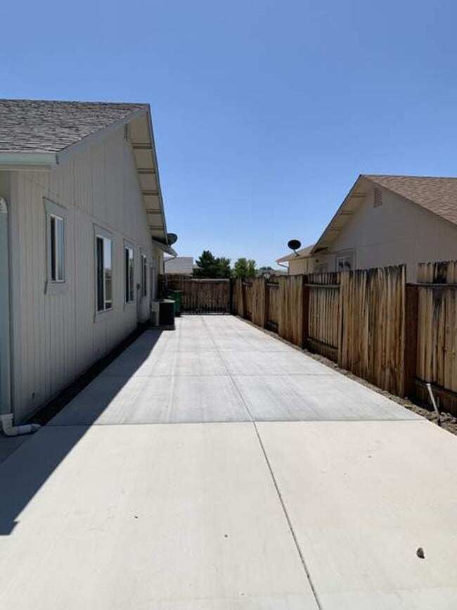 Building Photo - 2379 Albatross Way
