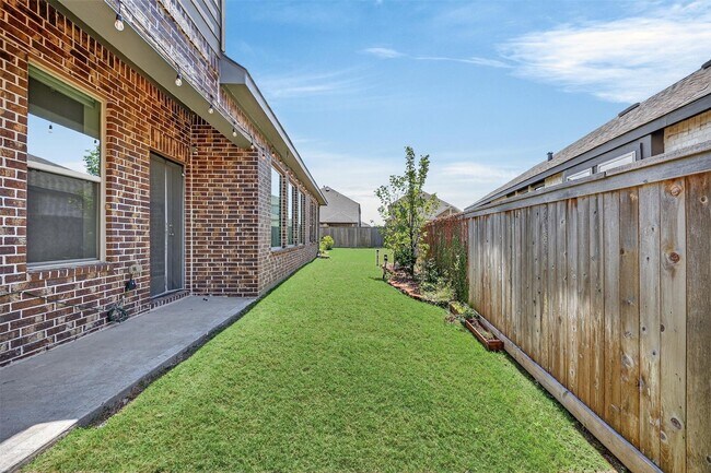 Building Photo - 20939 Blooming Shrubs Ct