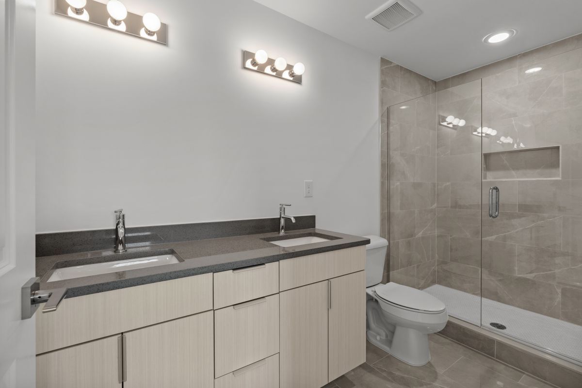 Building Photo - 2845 Summers Pl