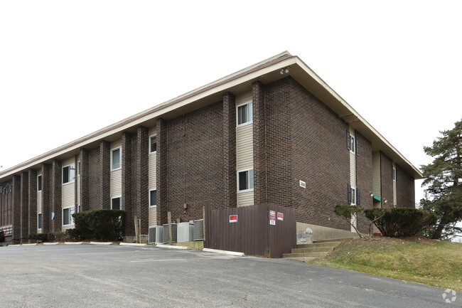 Primary Photo - 2069 Fontaine Rd