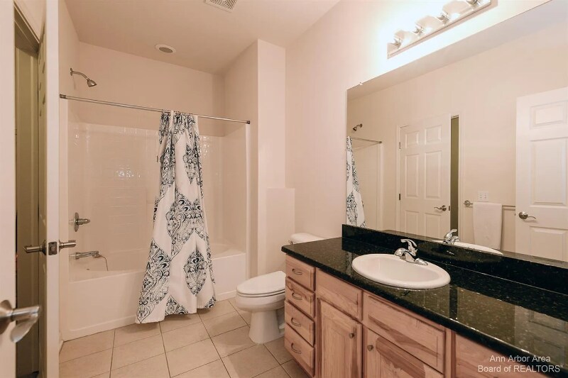 Building Photo - 229 Scio Village Ct
