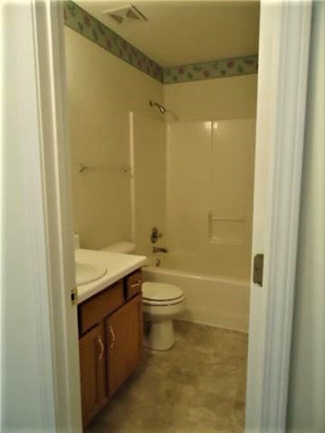 Building Photo - 3 Bedroom, Dog Friendly, Home For Rent In ...