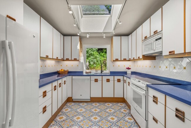 Building Photo - 15 Terrace Dr