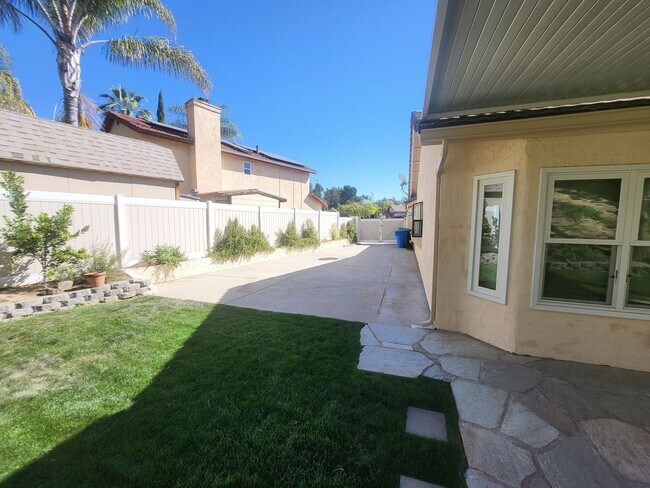 Building Photo - REALLY Cute 4 BR in The Vineyard with RV Parking - 11,000sf Lot + Designer Touches