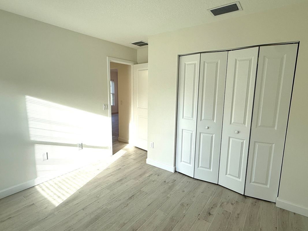 Building Photo - 1635 22nd Ave SW