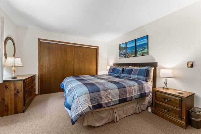Building Photo - New to the Rental Market! FURNISHED Custom 3 Bdrm Hm w/Garage