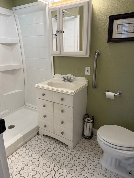 Building Photo - 313 Mill St