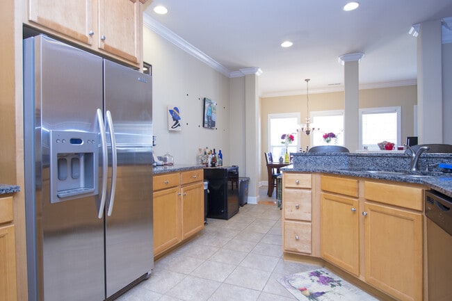 Building Photo - Exquisitely Maintained Home in the Coveted Goldsmith - Schiffman/ Hsv High school