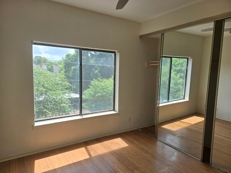 Building Photo - 2207 S Braeswood Blvd