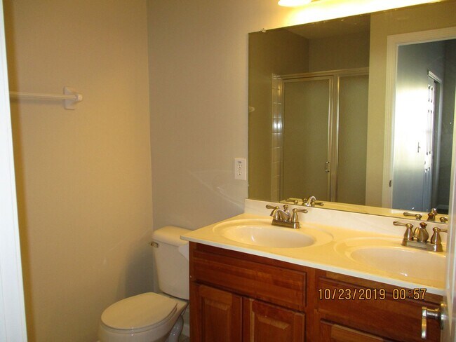 Building Photo - Traditions at Powell