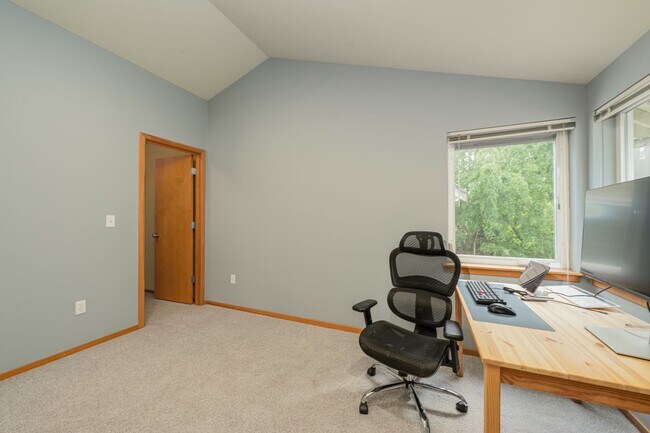 Building Photo - Greenwood Area Townhome!
