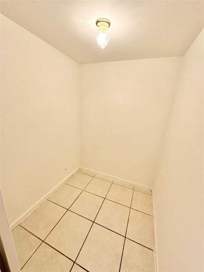 Building Photo - 8900 W Sample Rd