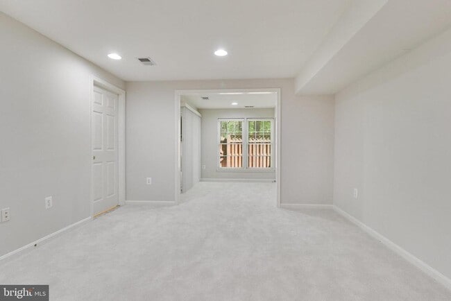 Building Photo - 4037 Fairfax Center Hunt Trail