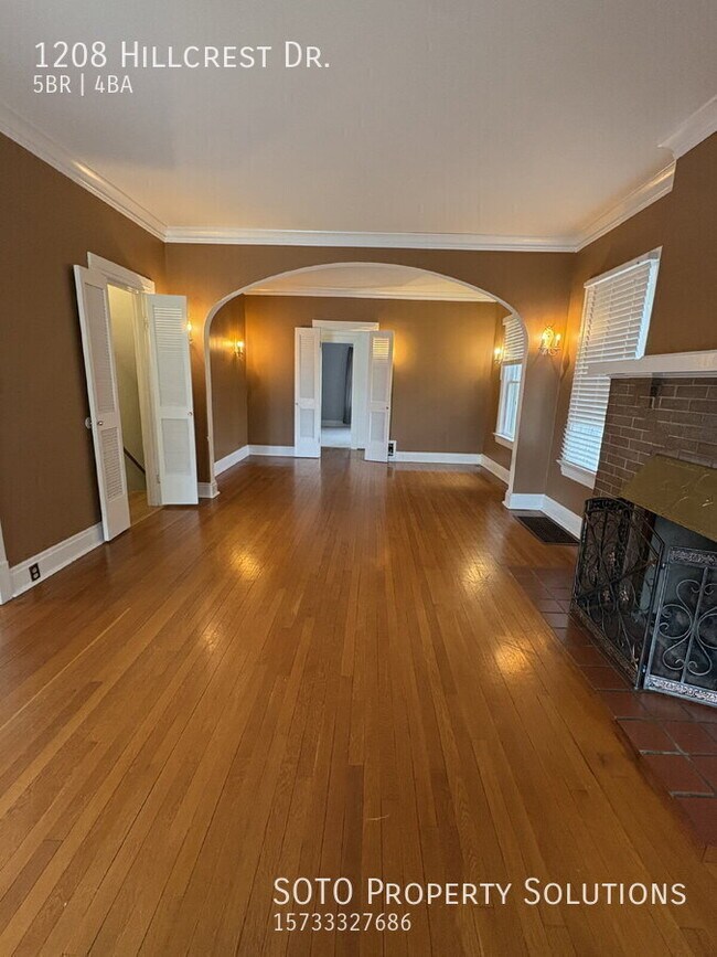 Building Photo - 1208 Hillcrest Dr