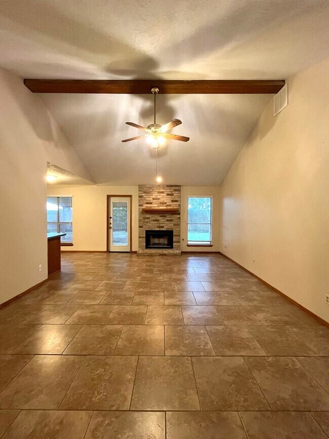 Building Photo - 917 Seminole Dr