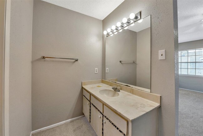 Building Photo - 6345 Cattails Ln