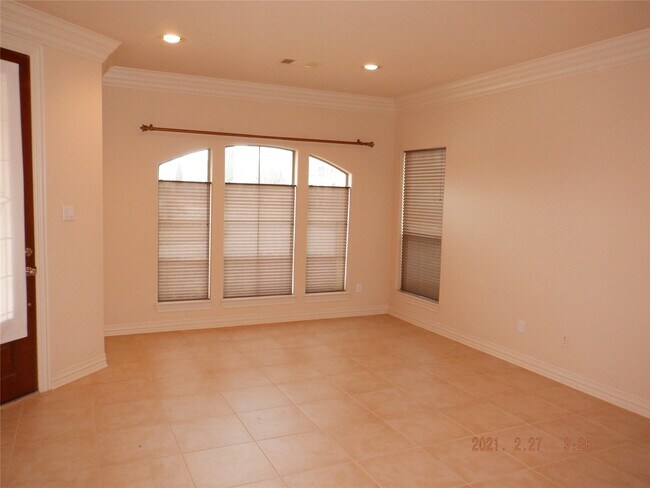 Building Photo - 1903 Spring Cedar Ln