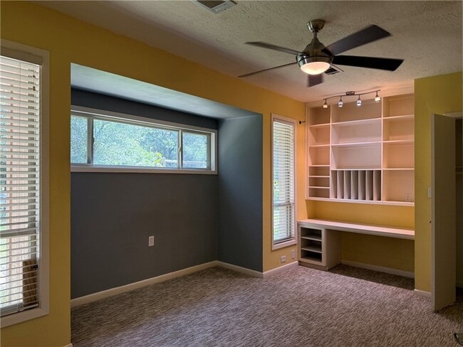 Building Photo - 6015 Los Robles Dr